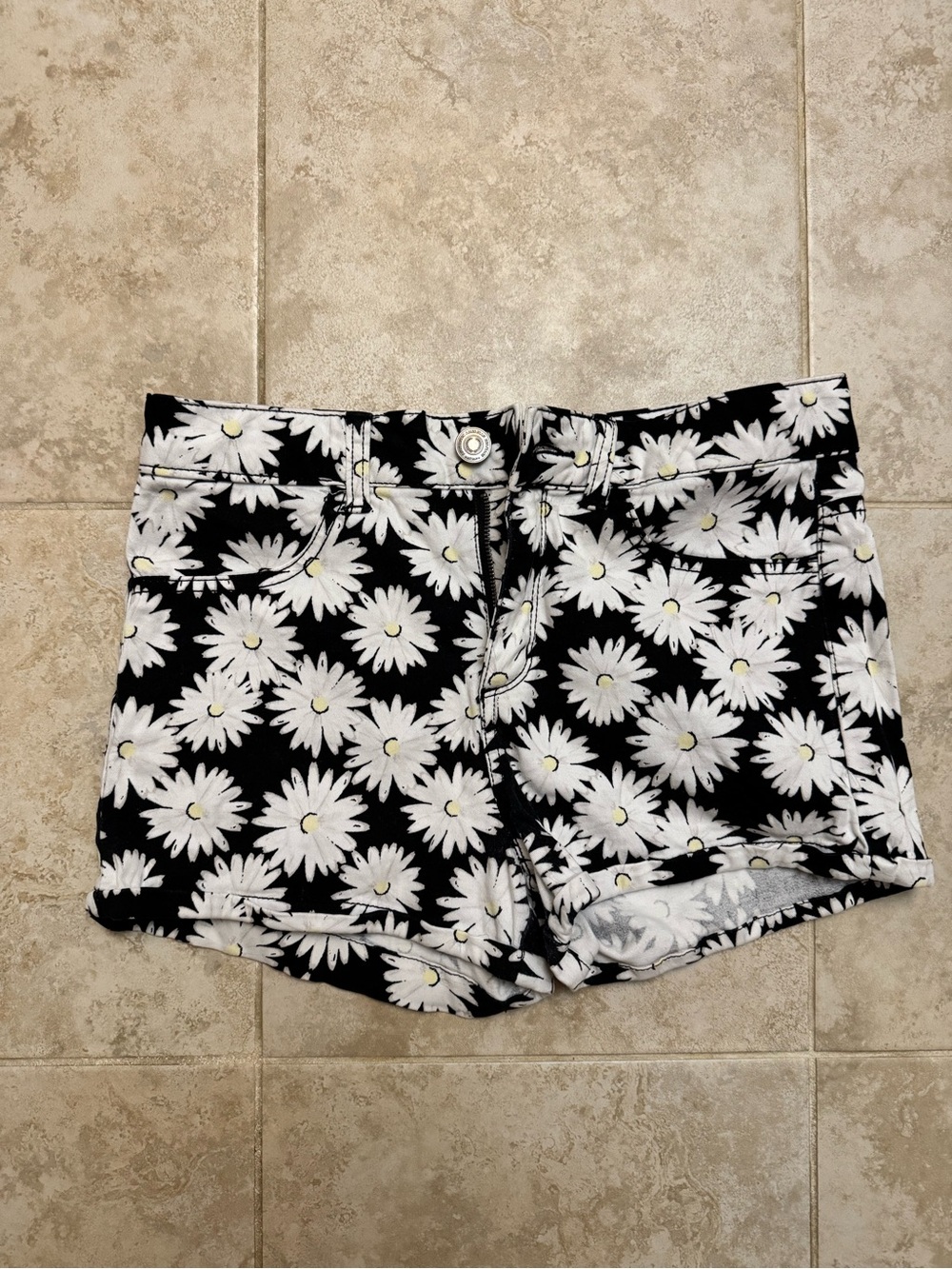 SO Shorts Black with Daisy Flowers Sz 5 Juniors EUC